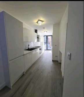 Impeccable 2-Bed Apartment in London